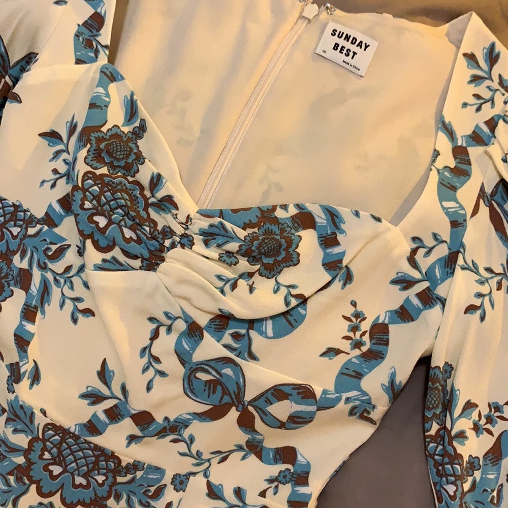 Clothes - Picture 3 of 4